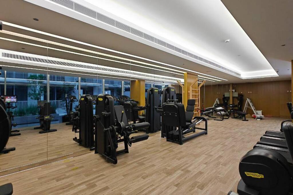 Apartment Sleek & Stylish In Jvc *